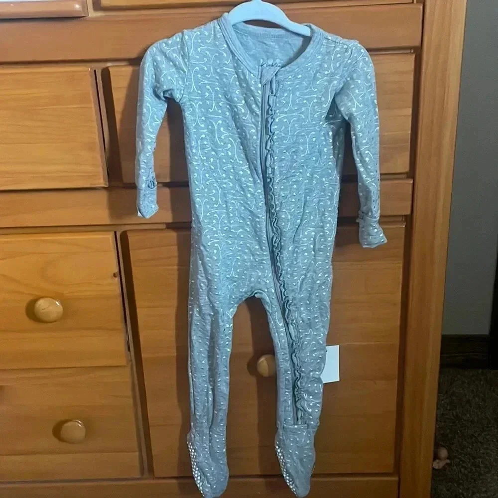Gray Kickee Onesie‎